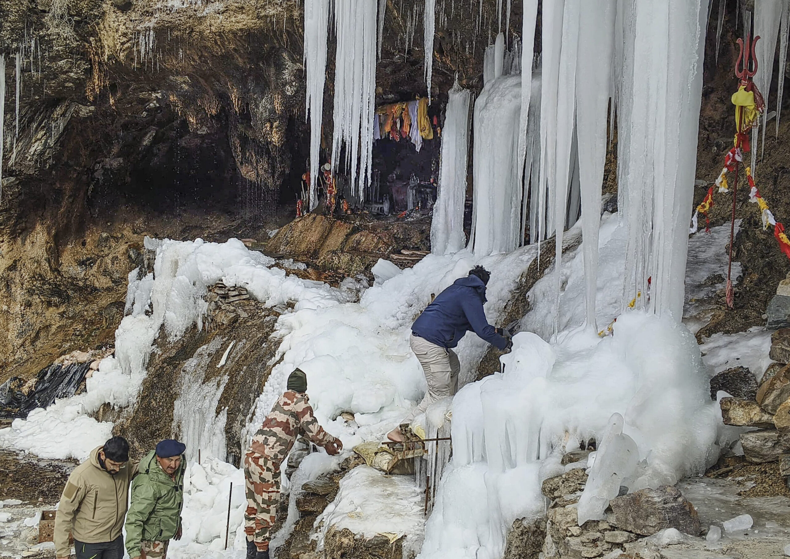 Kal Ka Mausam: भीषण सर्दी के बीच शीतलहर का प्रकोप, कोहरे ने और बढ़ाई परेशानी, जानें देशभर के मौसम का हाल 8 11121 Pti12 10 2025 000261B Scaled