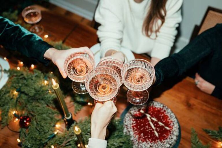 Christmas Celebration Ideas: शानदार होगी क्रिसमस पार्टी, मेहमानों को इंप्रेस करने के लिए बस फॉलों करें ये टिप्स