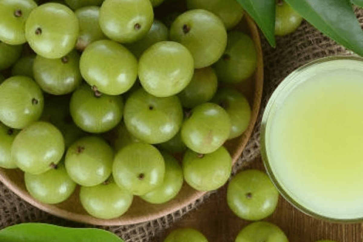 Immunity Boosting Winter Foods: ठंड में इम्यूनिटी मजबूत करने के लिए अपनी डाइट में शामिल करें 7 Amla