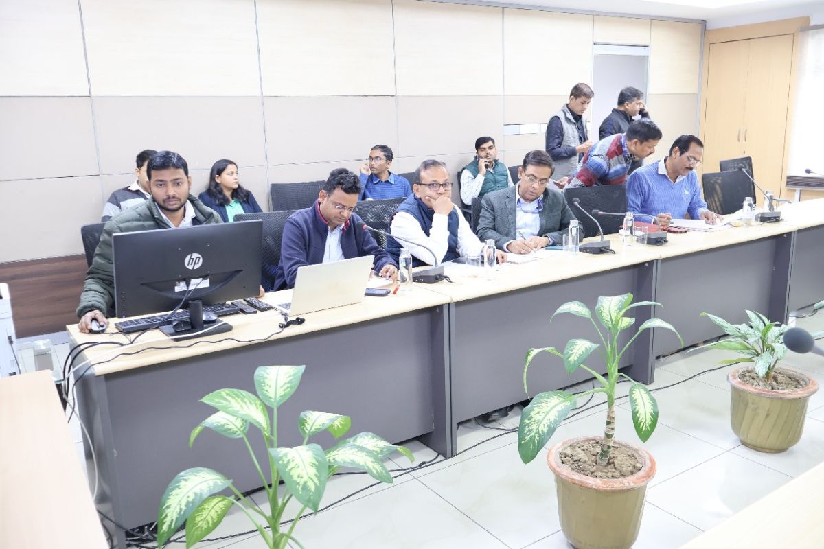 Bihar: अब मिलेगी हाई-क्वालिटी बिजली, 46 ट्रांसमिशन प्रोजेक्ट्स पर Md का कड़ा निर्देश 2 Manoj Kumar Singh Holding A Meeting With Officials Of Bsphcl And Bsptcl