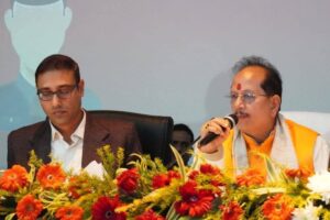 Bihar: डिप्टी सीएम विजय सिन्हा ने अधिकारियों को दी चेतावनी, जो विभाग को कलंकित करेंगे, होगी कार्रवाई