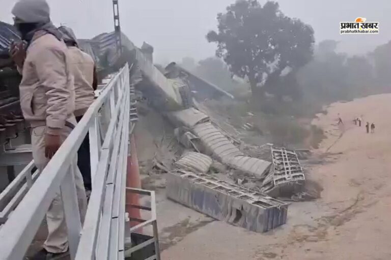 VIDEO: बिहार के जमुई में ट्रेन हादसा का भयावह नजारा, नदी में जा गिरीं 5 बोगियां, देखें वीडियो 