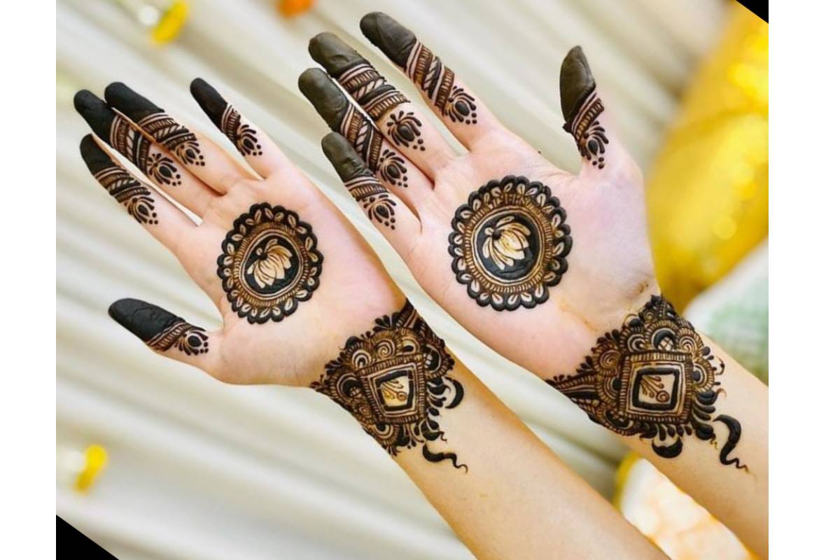Latest Lotus Mehendi Design Images: मेहंदी के न्यू ट्रेंड में कमल मेहंदी डिजाइन बन रहा सबकी पसंद – हर कोई लगाना चाह रहा ये सुंदर डिजाइन 4 Centre Latest Lotus Mehendi Design