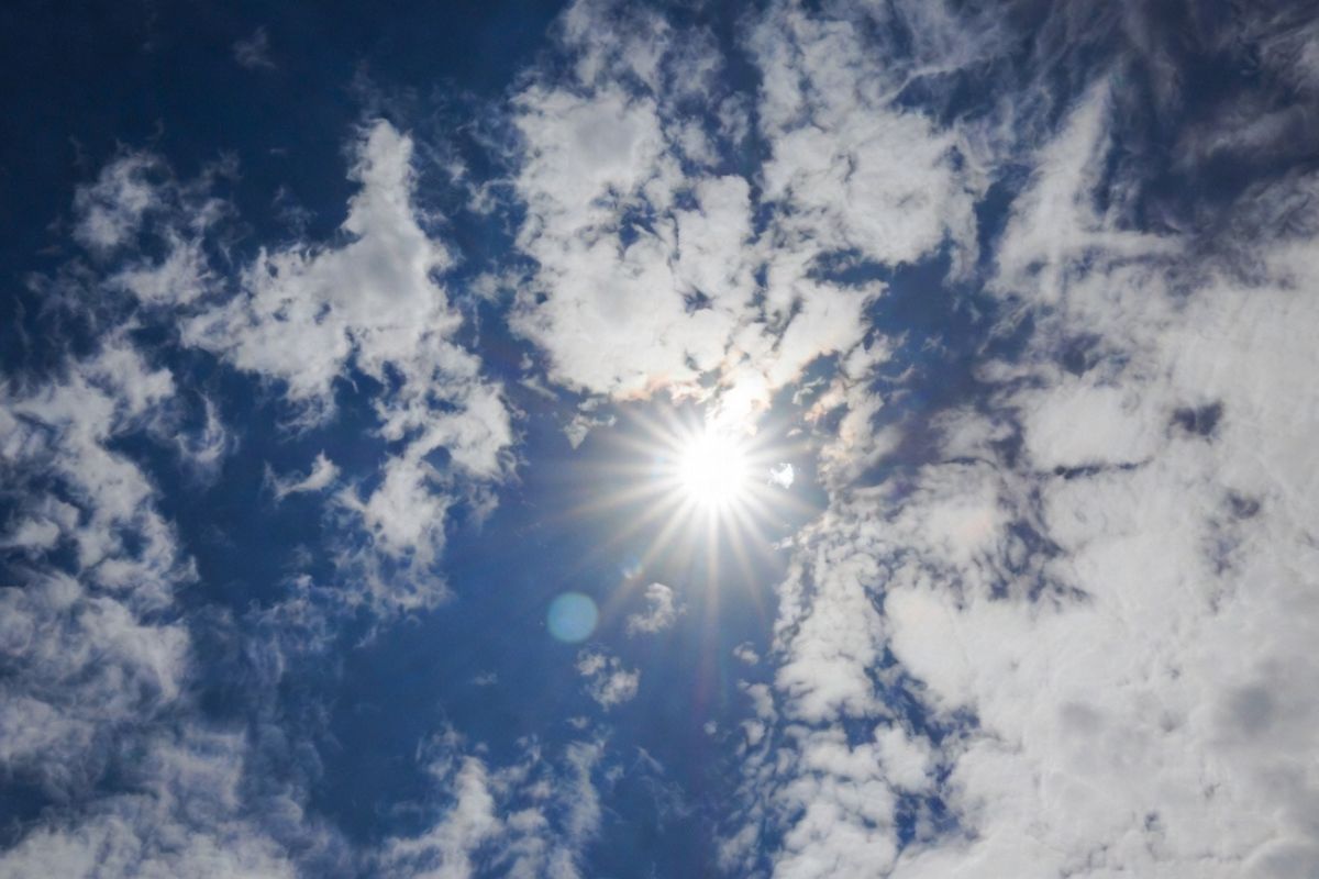 Color Of Sun: आधा भारत नहीं जानता सूर्य पीला है या सफेद? जानिए कैसा दिखता है सूरज 6 Color Of Sun 6