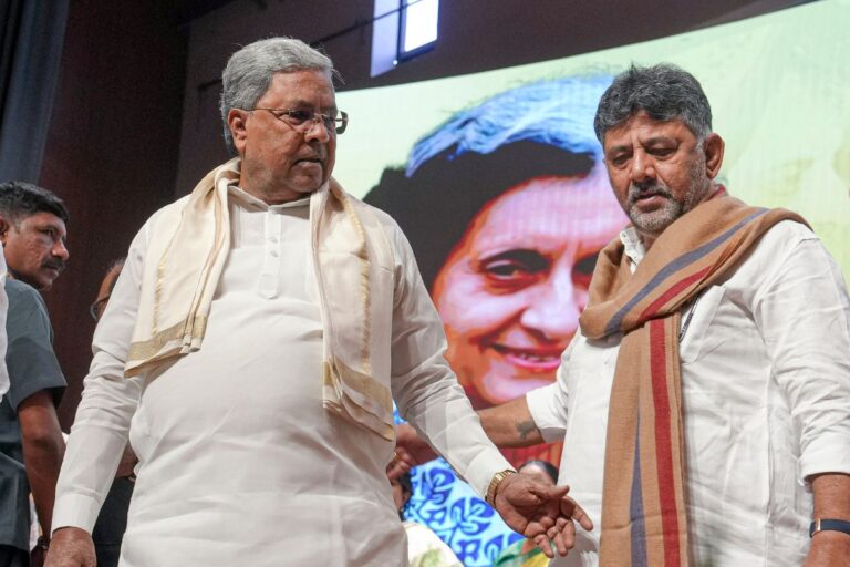 DK Shivakumar vs Siddaramaiah: कर्नाटक में ब्रेकफास्ट पॉलिटिक्स से कांग्रेस की कलह फुर्र, सिद्धारमैया और डीके शिवकुमार ने किया ये काम