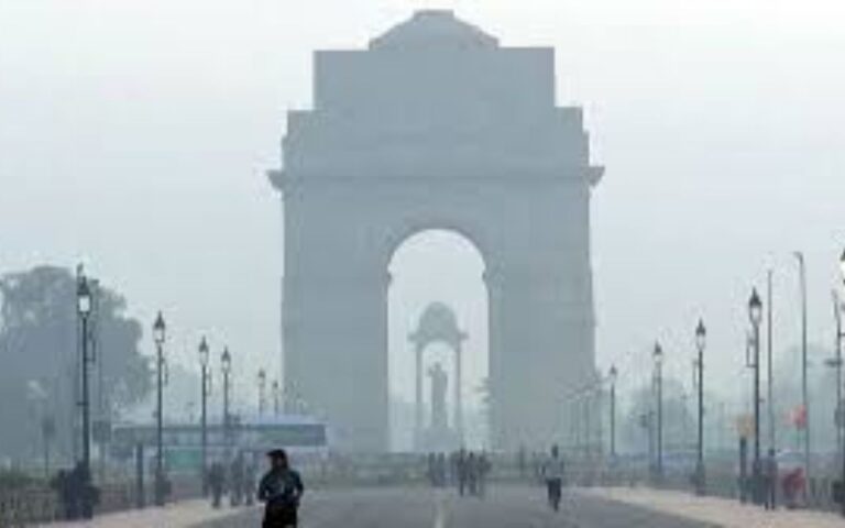 Video: दिल्ली में सांस लेना मुश्किल, कई इलाकों में खतरनाक हुआ AQI लेवल