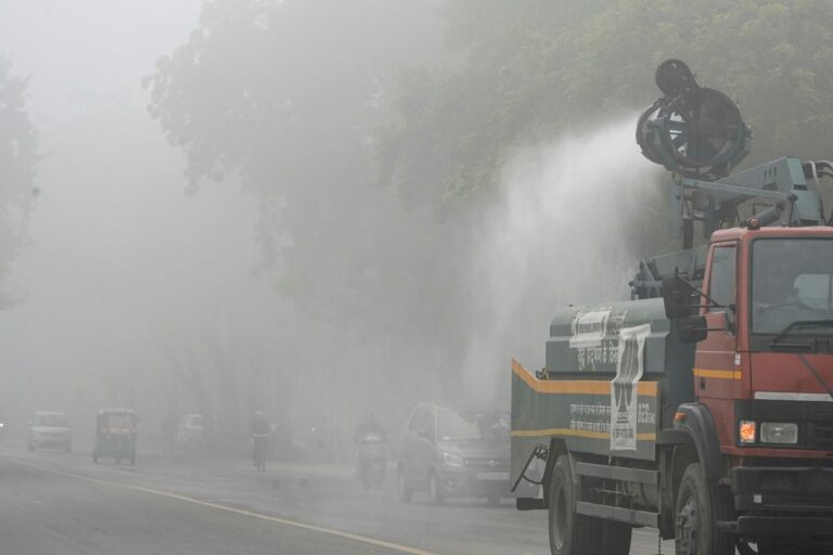 Delhi Pollution: पीयूसीसी नहीं तो ईंधन नहीं… प्रदूषण के खिलाफ दिल्ली सरकार का बड़ा एक्शन, कहा- जब्त होंगे वाहन