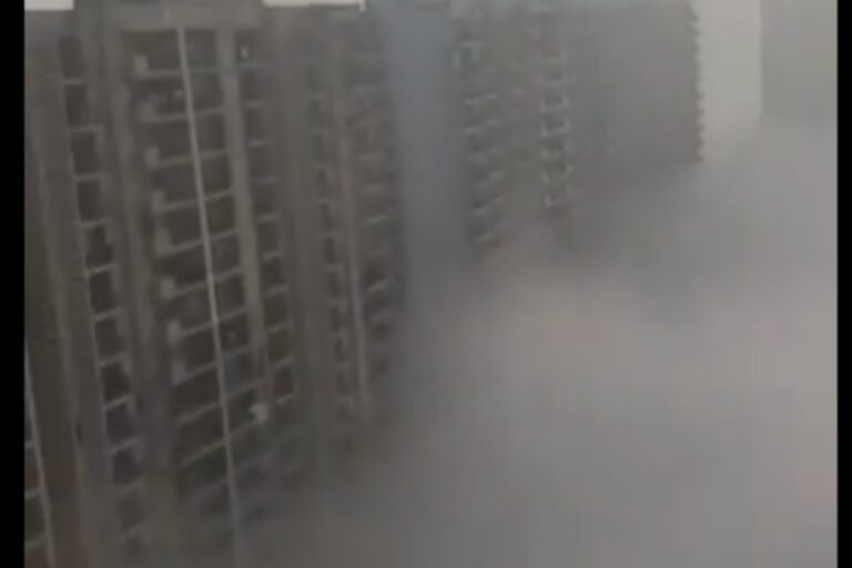 बादल नहीं, जहर है ये! Delhi NCR की जहरीली हवा का वीडियो सोशल मीडिया पर वायरल