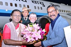 President Jharkhand Visit: राष्ट्रपति द्रौपदी मुर्मू तीन दिवसीय झारखंड दौरे पर रांची पहुंचीं, राज्यपाल और सीएम हेमंत सोरेन ने किया स्वागत