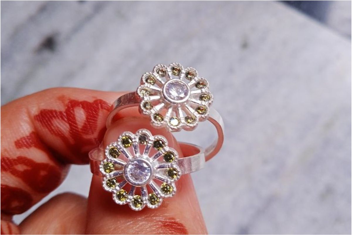 Bichiya Design 2026: नए साल के सबसे खूबसूरत और ट्रेंडी बिछिया डिजाइन्स 7 Floral And Leaf Pattern