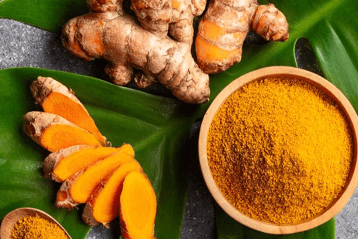 Immunity Boosting Winter Foods: ठंड में इम्यूनिटी मजबूत करने के लिए अपनी डाइट में शामिल करें 1 Ginger Turmeric