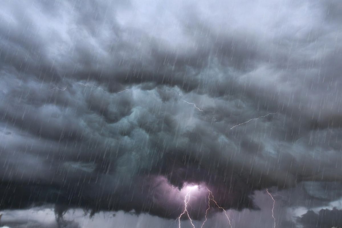 Heavy Rain Alert: अगले 5 दिनों तक कई राज्यों में बारिश अलर्ट, जमकर बरसेंगे बादल, गरज-चमक के साथ तूफानी हवा 2 Heavy Rain Alert 2 1