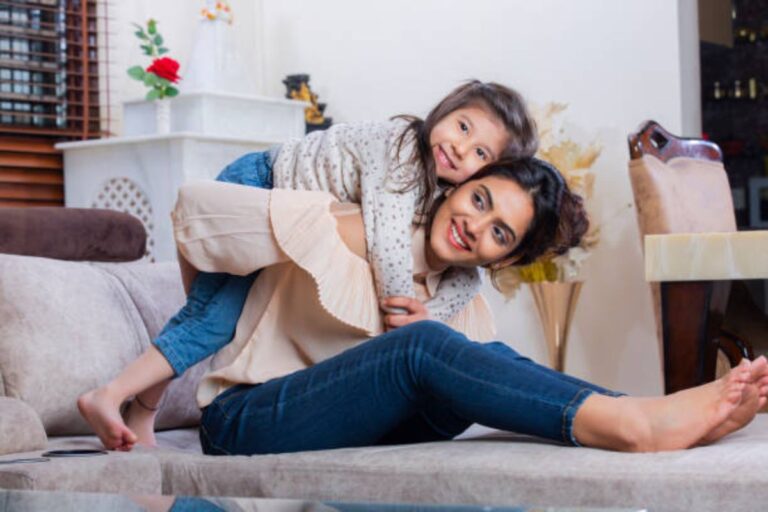 Six Pocket Syndrome: ज्यादा प्यार से  सिक्स पॉकेट सिंड्रोम का शिकार होते बच्चे, जानिए क्या है यह बीमारी