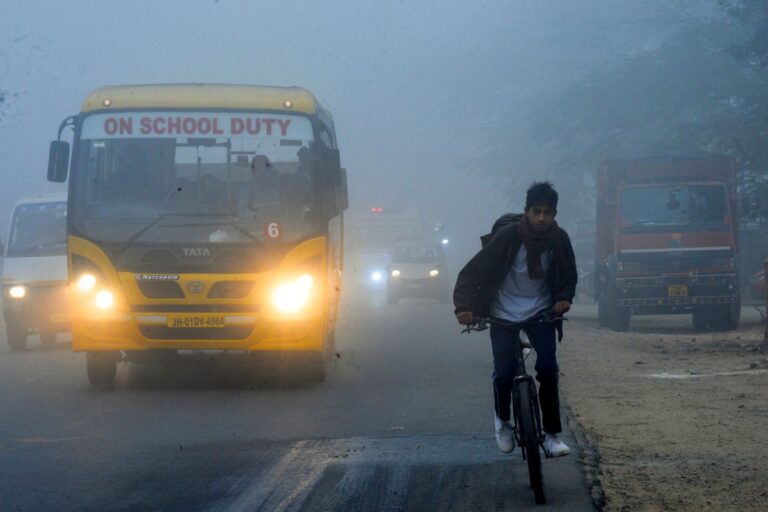 Jharkhand Weather: गुमला में शिमला जैसी ठंड, घने कोहरे से नये साल का स्वागत, येलो अलर्ट जारी