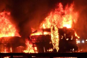 Karnataka Accident : ट्रक को देखकर ड्राइवर ने बस को संभालने की कोशिश की, जानें कैसे हुआ हादसा