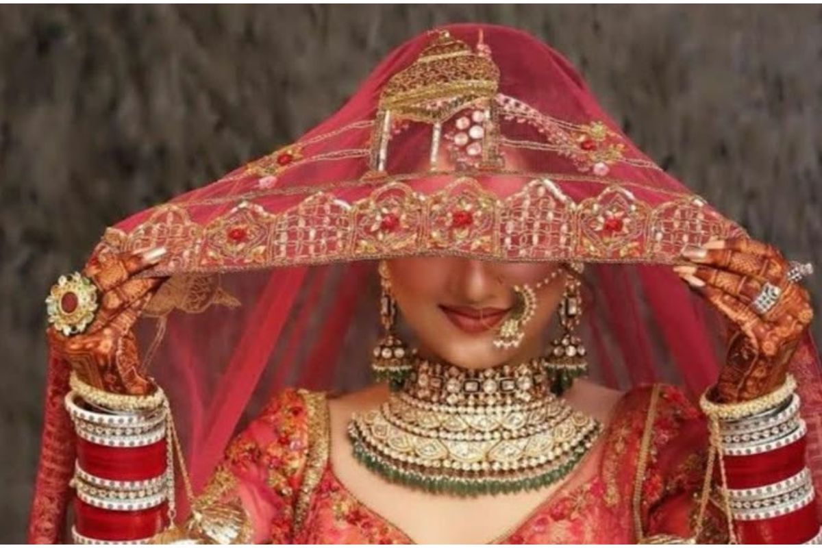 Latest Bridal Dupatta Draping Styles 2026: लेटेस्ट ब्राइडल दुपट्टा ड्रेपिंग स्टाइल्स,जो हर लुक को देंगे राॅयल टच 1 Latest Bridal Dupatta Draping Styles 2026 3