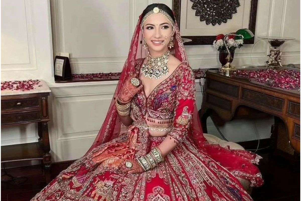 Latest Bridal Dupatta Draping Styles 2026: लेटेस्ट ब्राइडल दुपट्टा ड्रेपिंग स्टाइल्स,जो हर लुक को देंगे राॅयल टच 2 Latest Bridal Dupatta Draping Styles 2026