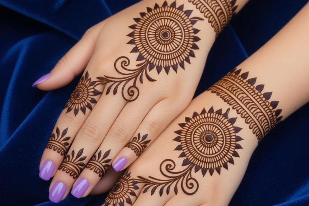 New Year Special Mehndi Design 2026: पार्टी लुक के लिए 5 मिनट में बनाएं ये 5 ट्रेंडी और ग्लॉसी मेहंदी डिजाइन 2 Minimalist Mandala With Glitter Outline