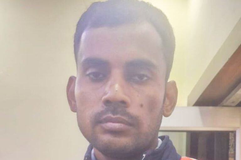 रेलवे ग्रुप डी की परीक्षा देने पहुंचा ‘मुन्नाभाई’ गिरफ्तार, जीजा की जगह एग्जाम लिखने आया था लालू