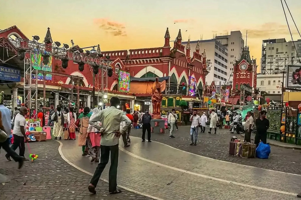 कोलकाता के वे सस्ते बाजार, जहां गरीबों को भी मिल जाता है कम दाम पर बेहतरीन सामान 4 New Market Kolkata