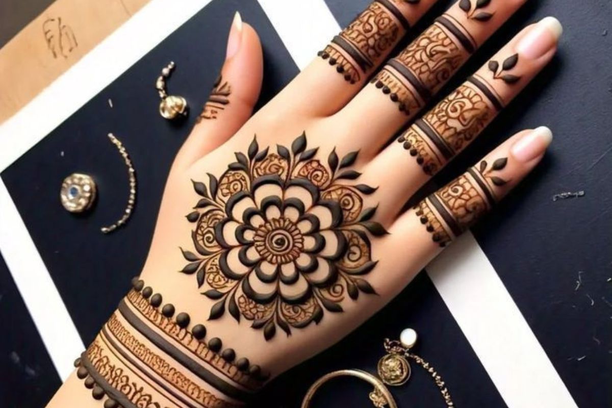 New Year Special Mehndi Design 2026: पार्टी लुक के लिए 5 मिनट में बनाएं ये 5 ट्रेंडी और ग्लॉसी मेहंदी डिजाइन 1 New Year Special Mehndi Design 2026 1