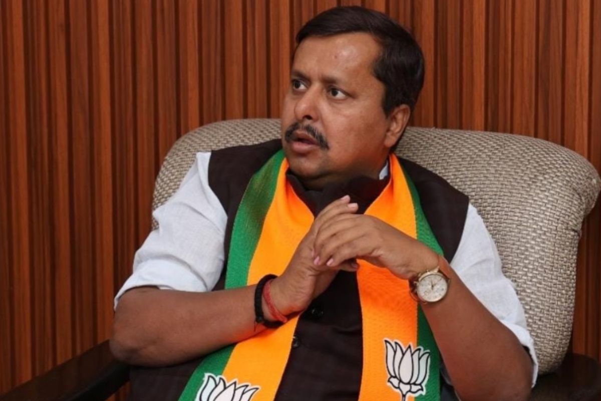 Nitin Nabin: इधर कार्यकर्ताओं का कर रहे थे अभिनंदन उधर बना दिए गए BJP के राष्ट्रीय कार्यकारी अध्यक्ष, नितिन नबीन पर पीएम मोदी ने जताया भरोसा