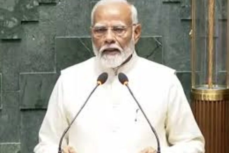 PM Modi को NDA सांसदों ने संसद में विजय हार पहनाकर किया सम्मान
