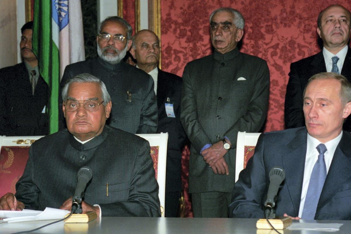 PM Modi Putin Old Photo