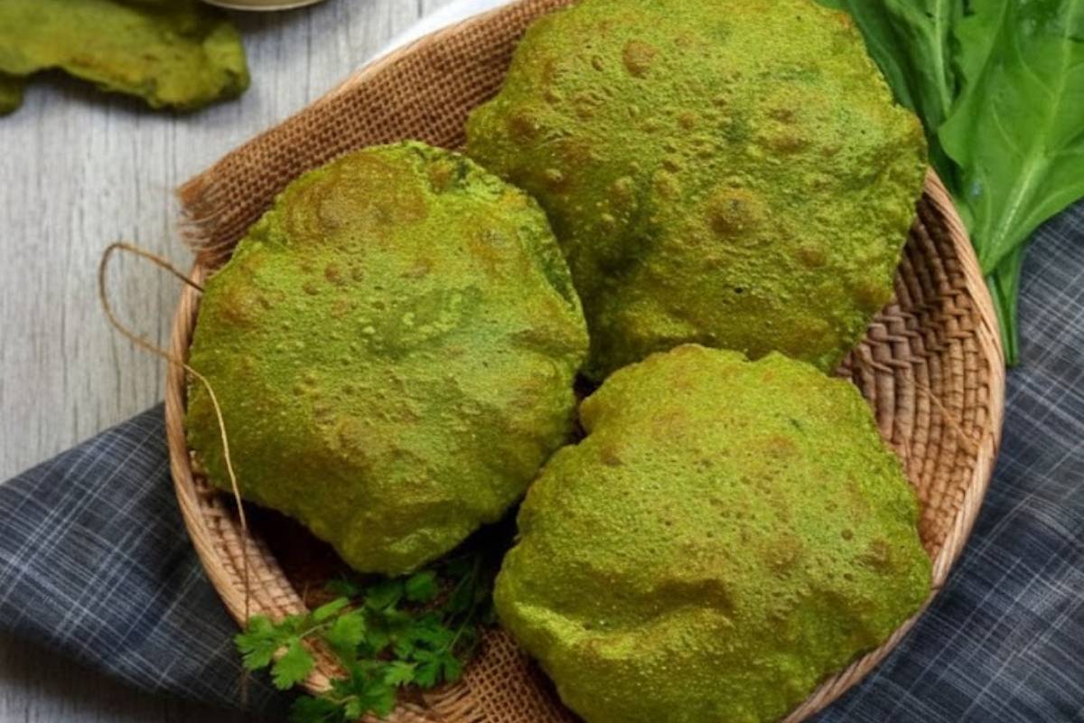 Palak Bajra Puri Recipe