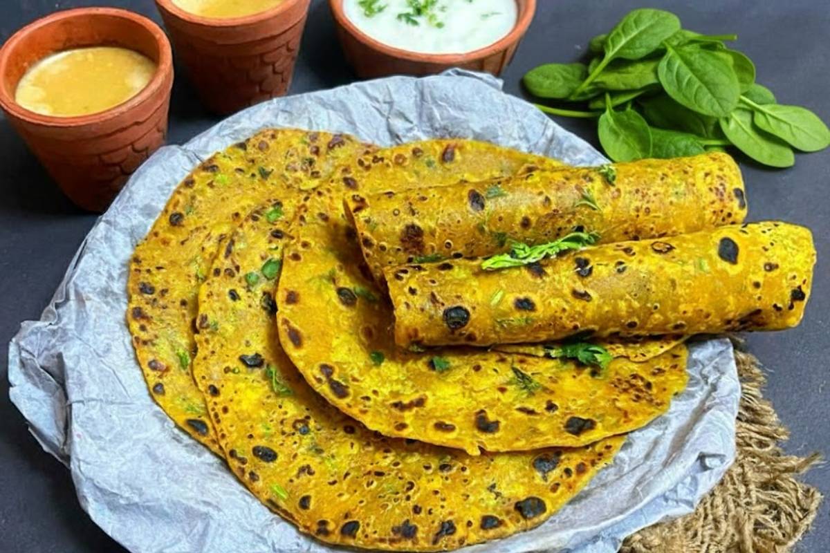 Spinach Thepla Recipe: पालक थेपला बनाने की विधि