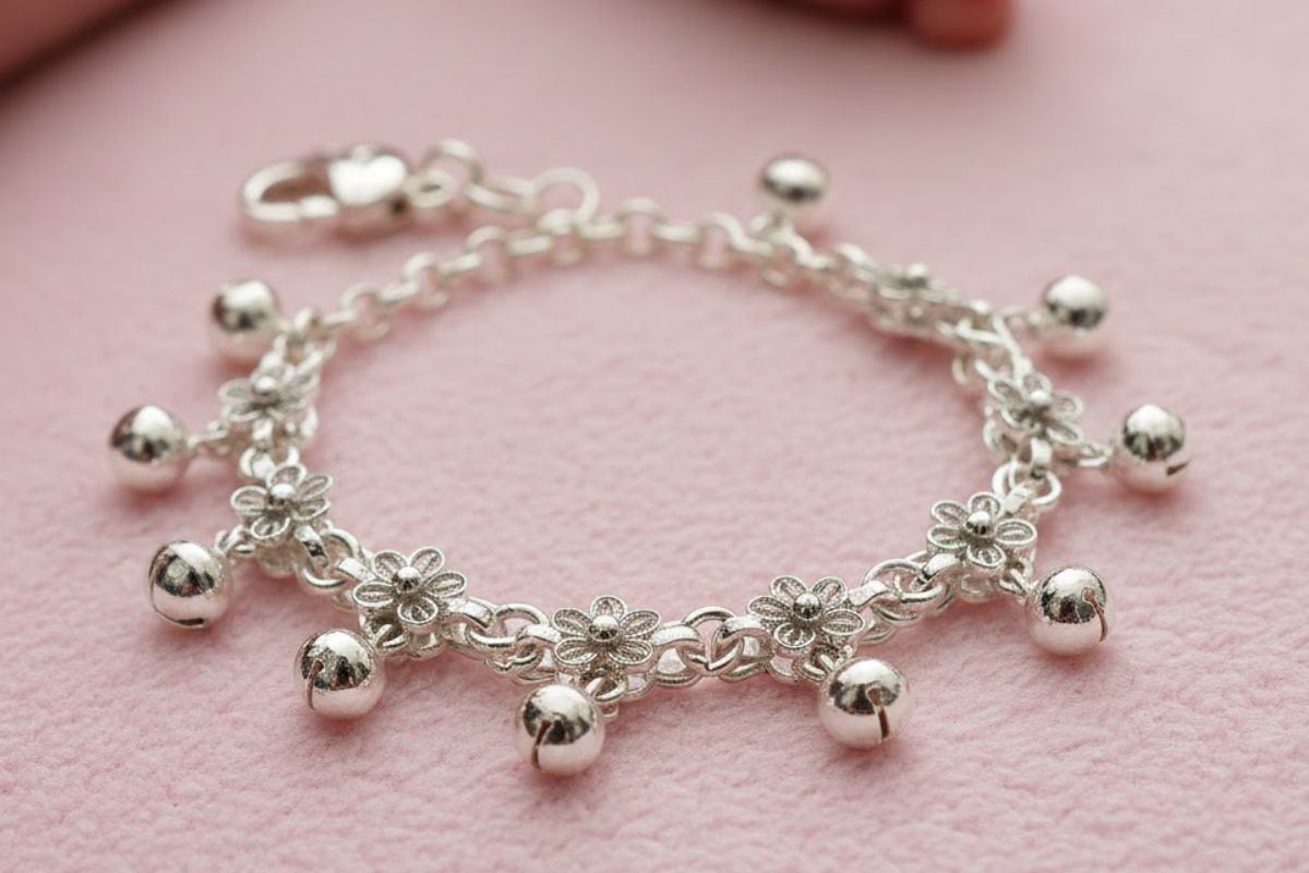 Payal Design For Baby Girl: बेबी गर्ल के लिए लेटेस्ट पायल कलेक्शन, देखें सबसे क्यूट और ट्रेंडी डिजाइन 6 Ghungroo Payal Design For Baby Girl