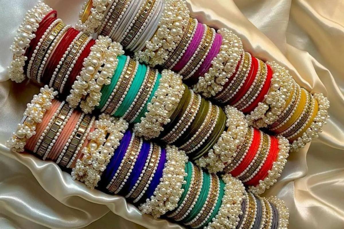 New Pastel Shades Bangles Design: पेस्टल बैंगल्स के नए डिजाइन से बढ़ाएं हाथों की खूबसूरती 3 Glass Bangles Design In Pastel Shades