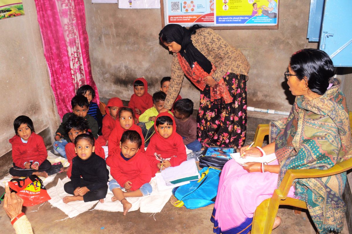 Prabhat Khabar Ground Report dhanbad me Aganwadi Kendra Ka Haal