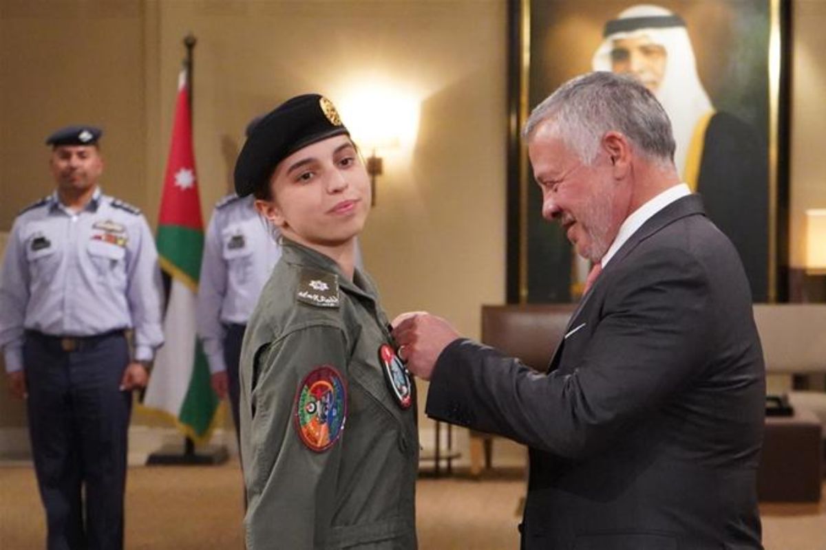 इस मुस्लिम देश की राजकुमारी बनी देश की पहली महिला फाइटर पायलट, पैगंबर मोहम्मद से है सीधा रिश्ता 2 Princess Salma Bint King Abdullah Ii Bin Al Hussein 1