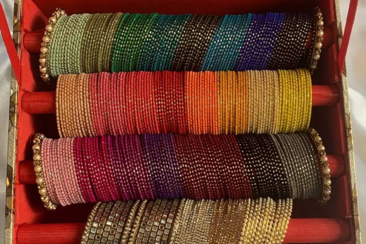 New Pastel Shades Bangles Design: पेस्टल बैंगल्स के नए डिजाइन से बढ़ाएं हाथों की खूबसूरती 5 Raindrop Bangles Design In Pastel Shades