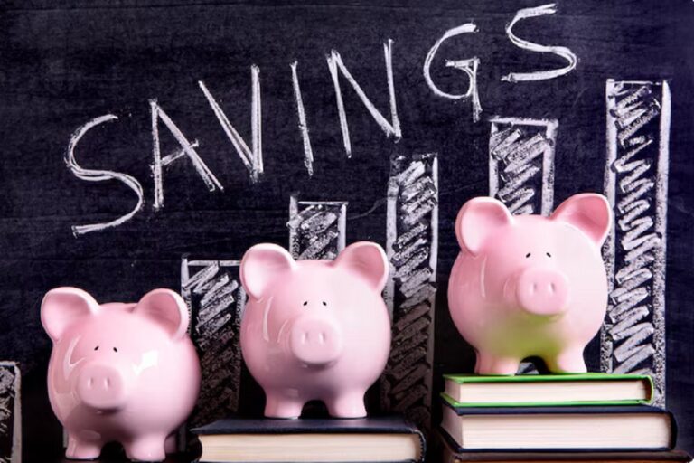 Savings Tips: मोटी सैलरी के बाद भी नहीं होती बचत? आज से अपना लेंगे ये आदतें तो छप्पर फाड़ के बरसेगी दौलत