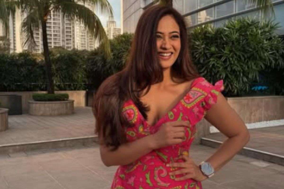 Shweta Tiwari Glamorous Photos: 45 की उम्र में श्वेता तिवारी ने ढाया ऑफ-शोल्डर ड्रेस में कहर, संस्कारी बहु से बनी ग्लैमरस डीवा, फैंस बोले- संतूर मम्मी 2 Shweta Tiwari Photo