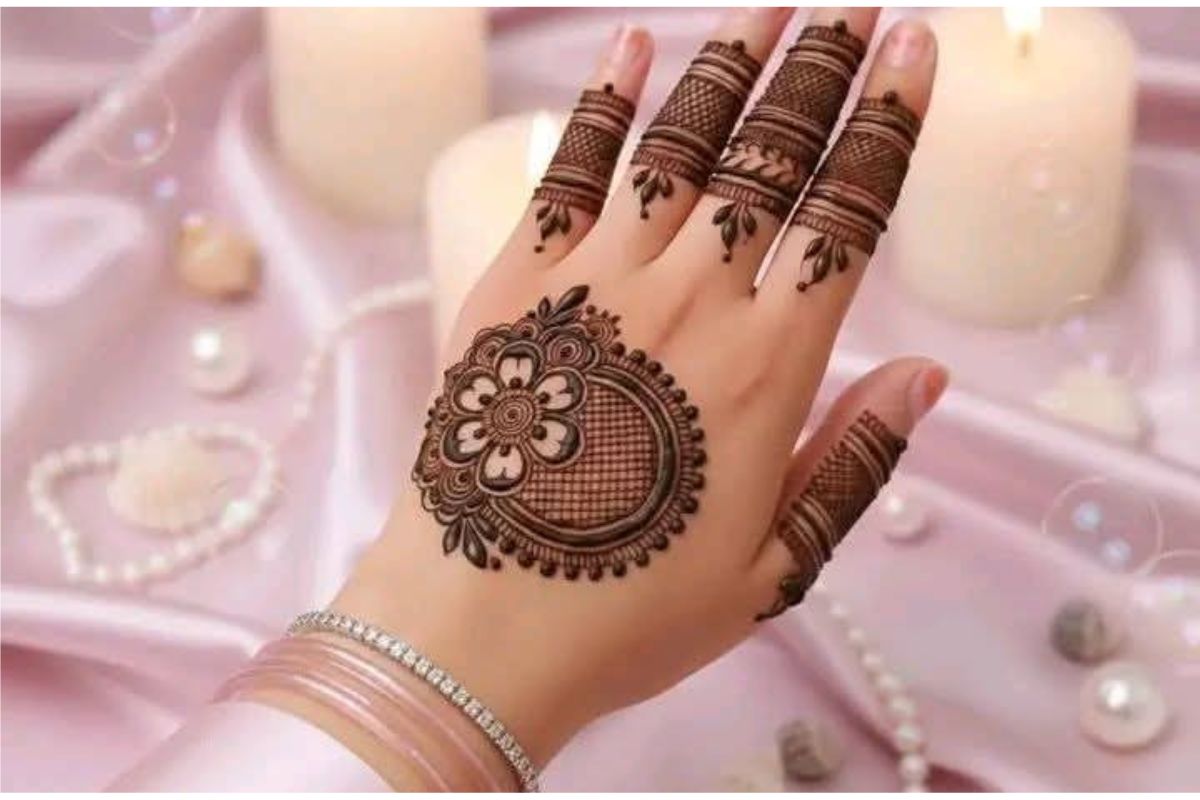 Simple Arabic Mehndi Design 1