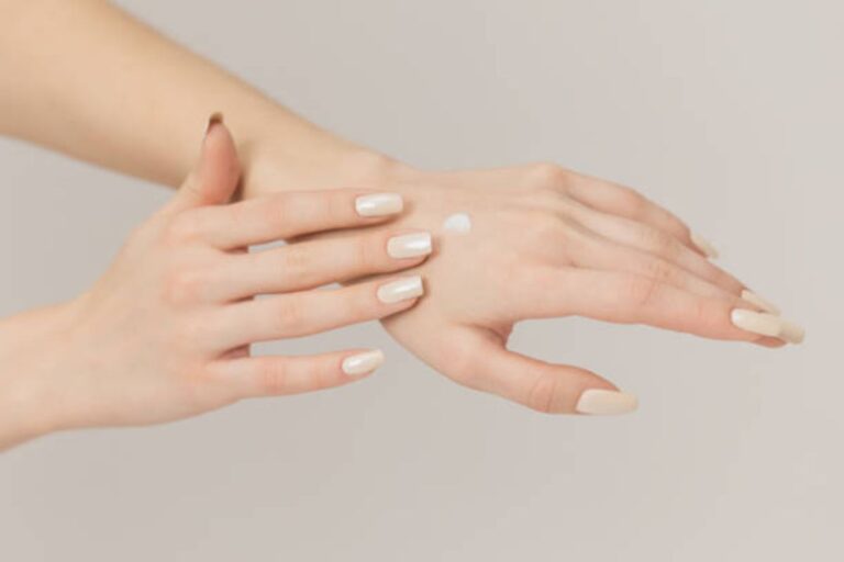 Hand Care in Winter: सर्दियों में भी सॉफ्ट रहेंगे आपके हाथ, बस फॉलों करें ये आसान टिप्स