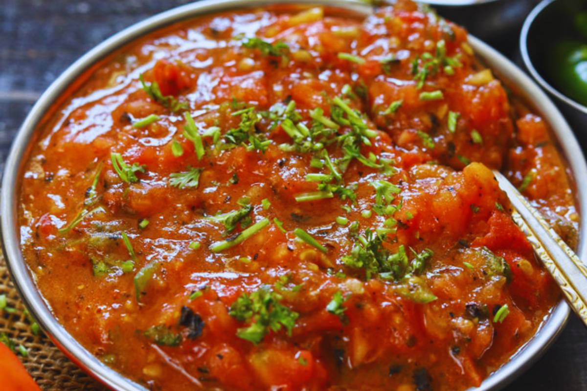 Grilled Tomato Chutney Recipe: तंदूरी स्वाद से भरपूर ये चटनी मुंह में जाते ही घुल जाएगी - जरूर ट्राइ करें 2 Tandoori Tamatar Chutney Recipe