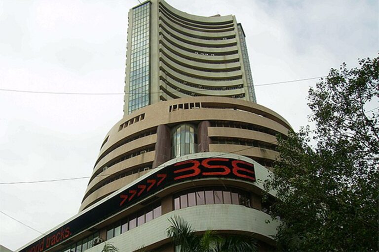 Stock Market: निवेशकों की बिकवाली से हांफ गया शेयर बाजार, 367 अंक टूटकर सेंसेक्स धड़ाम