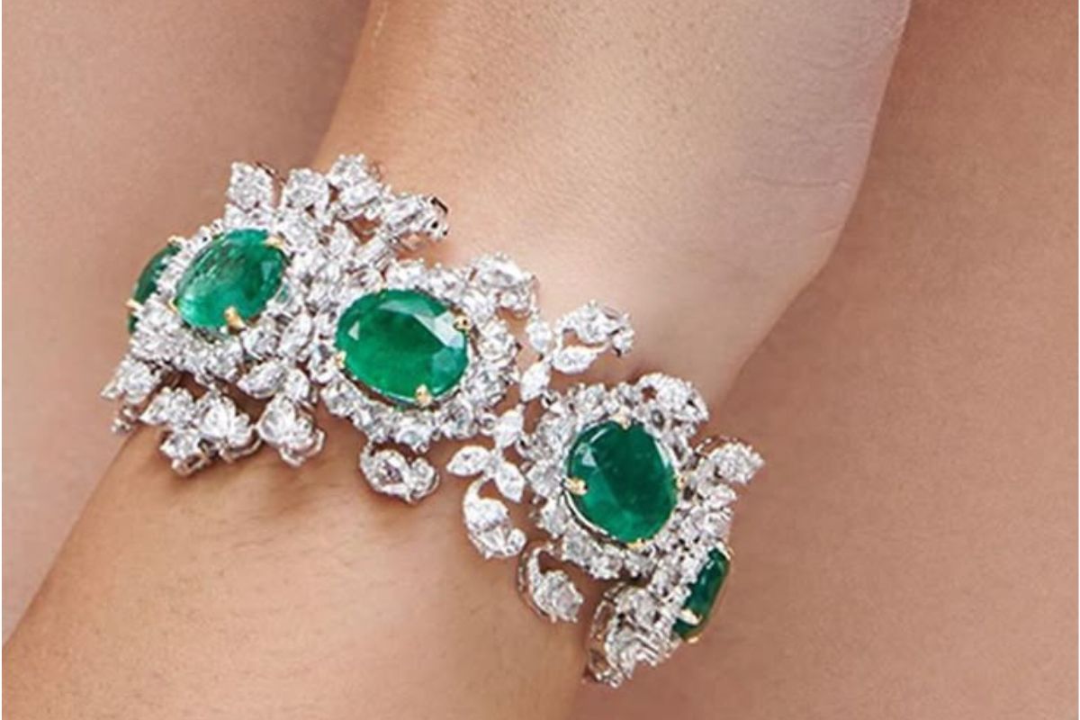 Latest Ad Stone Bangles Designs: ये स्टोन चूड़ियां हर लहंगे और साड़ी को देंगी रॉयल टच 4 The Broad Ad Stone Kada