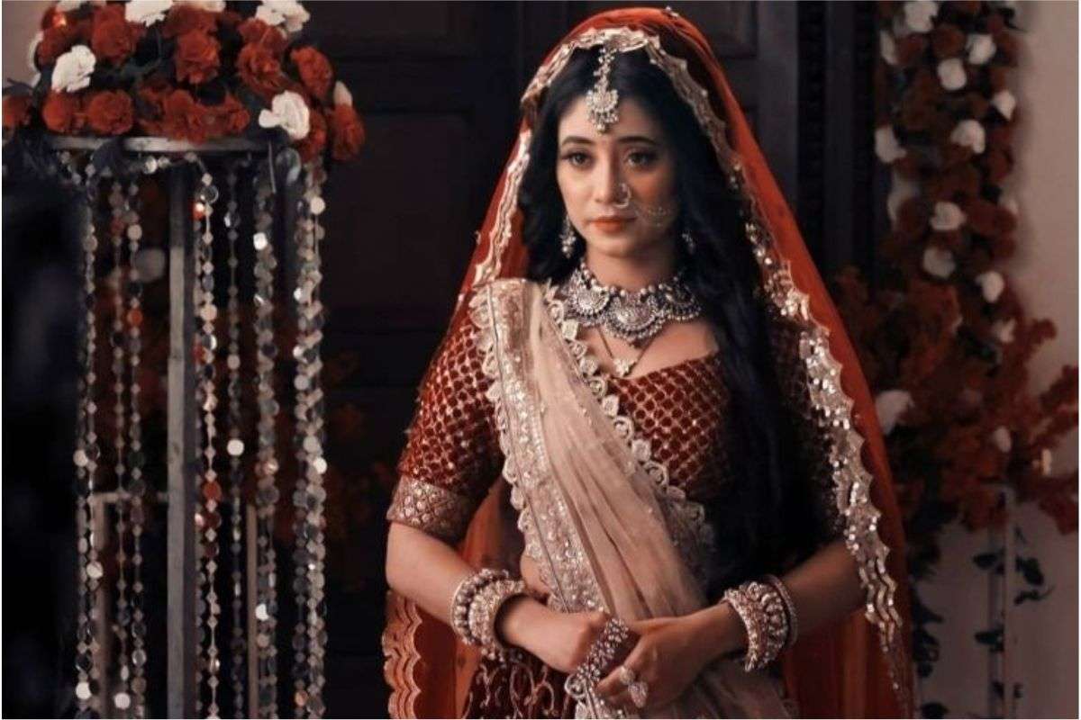 Latest Bridal Dupatta Draping Styles 2026: लेटेस्ट ब्राइडल दुपट्टा ड्रेपिंग स्टाइल्स,जो हर लुक को देंगे राॅयल टच 6 The Double Dupatta Drama