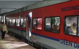 Train Accident: टाटानगर–एर्नाकुलम एक्सप्रेस में बड़ा हादसा, आग लगने से एक यात्री की मौत