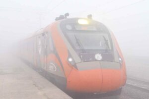 Vande Bharat Sleeper Train : वंदे भारत स्लीपर ट्रेन ने छुई 180 किमी/घंटा की रफ्तार, यकीन नहीं तो देखें वीडियो