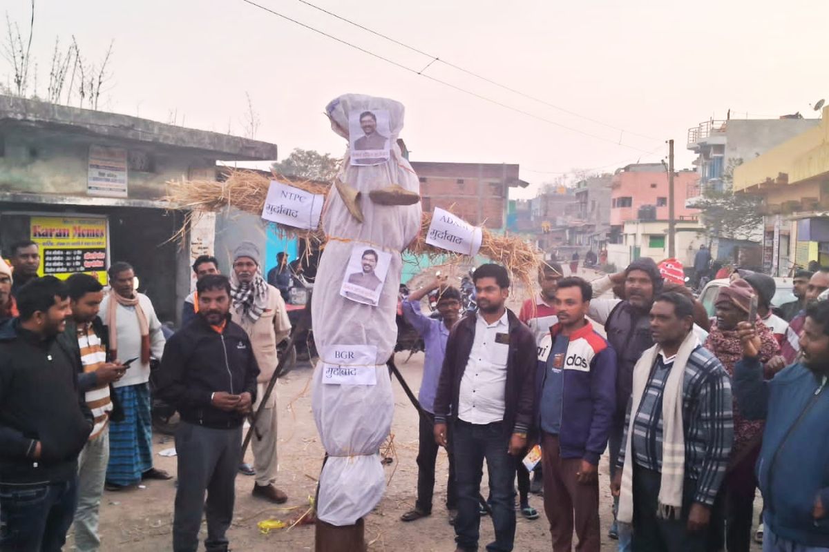 Ntpc को बादम कोल प्रोजेक्ट के लिए जमीन देने के फैसले से ग्रामीण नाराज, मुख्यमंत्री का पुतला फूंका 2 Villagers Burnt Jharkhand Cm Effigy At Badam Hazaribagh News 1