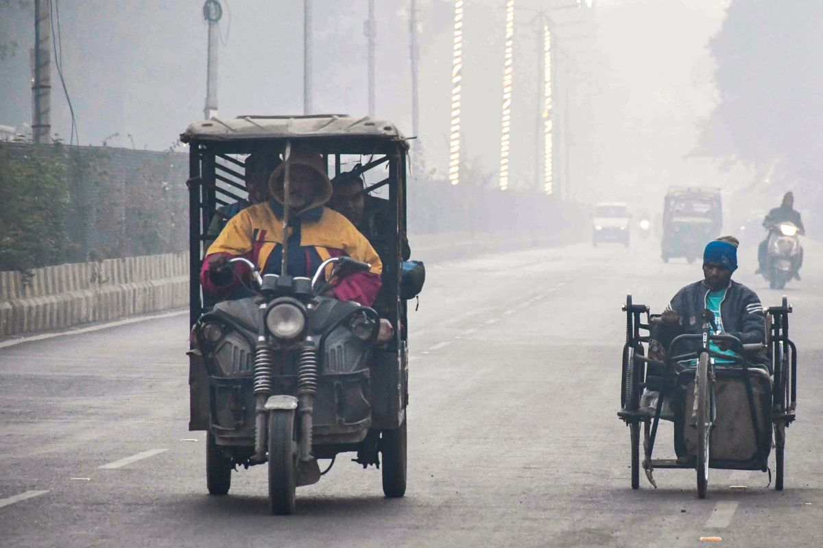 Kal Ka Mausam: भीषण सर्दी के बीच शीतलहर का प्रकोप, कोहरे ने और बढ़ाई परेशानी, जानें देशभर के मौसम का हाल 4 Weather Forecast Pti Image 4