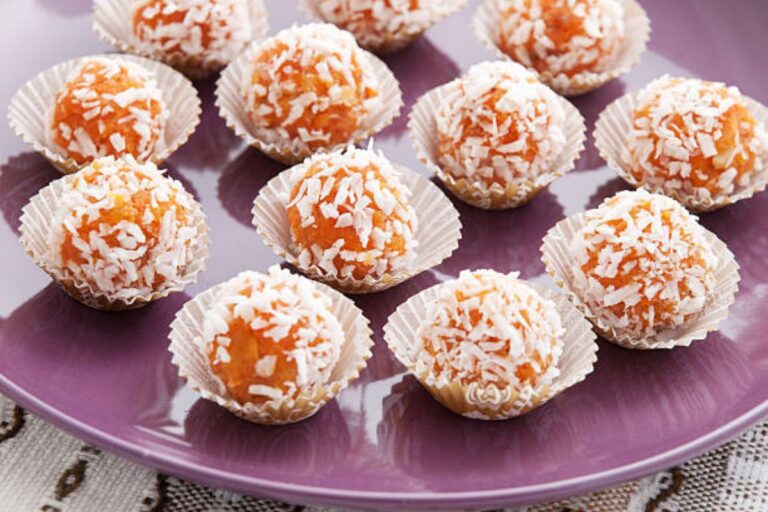 Gajar Ki Mithai: ठंड में स्वाद और सेहत का मजा देंगे गाजर की मिठाई, फटाफट नोट कर लें रेसिपी  
