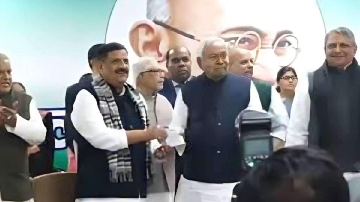 Bihar Politics: बिहार की सियासत में नीतीश क्रेज! CM के हाथों JDU की सदस्यता लेने के लिए नेताओं में मची होड़