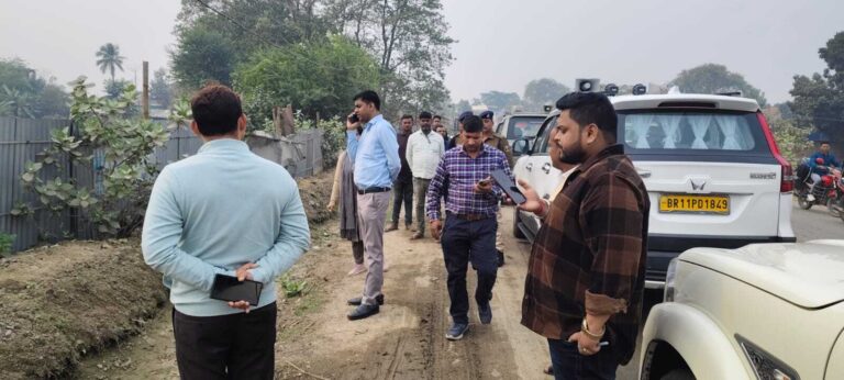 स्टेट हाईवे-58 गांधी चौक मुख्य मार्ग पर गंदा जमा पानी का नाला निर्माण कराकर होगा स्थायी निदान-डीडीसी